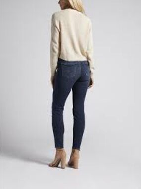 Silver skinny Suki ankle jeans available in a size 28.
